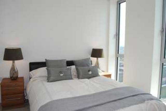  Image of 2 Bedroom Flat  For Sale at Canary Wharf, E14 9HN
