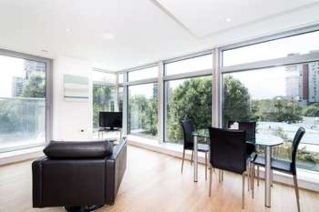  Image of 1 Bedroom Flat  For Sale at Canary Wharf, E14 9HA