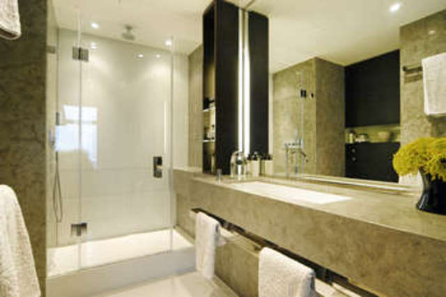  Image of 2 Bedroom Flat  For Sale at Canary Wharf, E14 9HQ