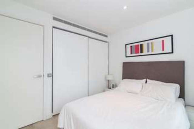  Image of 1 Bedroom Flat  For Sale at Canary Wharf, E14 9HG