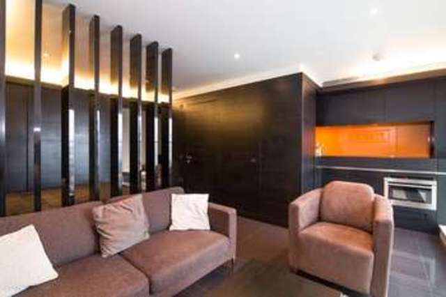  Image of Flat  For Sale at Canary Wharf, E14 9HD