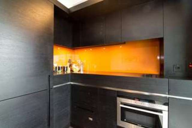  Image of Flat  For Sale at Canary Wharf, E14 9HD