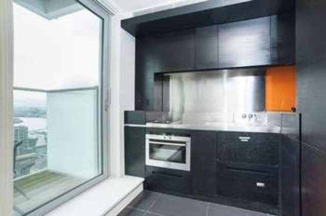  Image of Flat  For Sale at Canary Wharf, E14 9HL