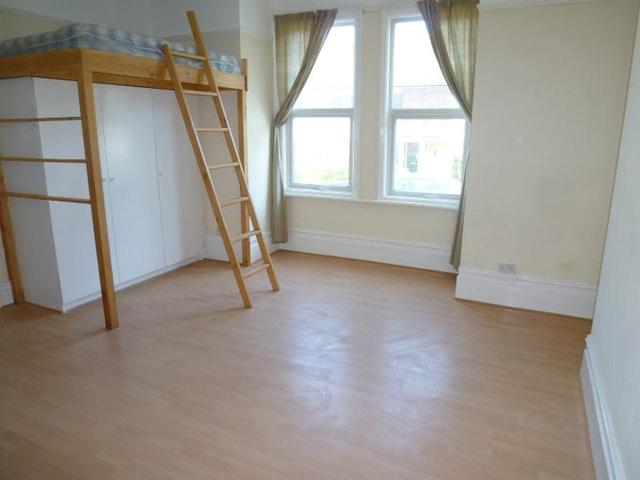  Image of Studio  To Rent at Barnet, EN5 5SE
