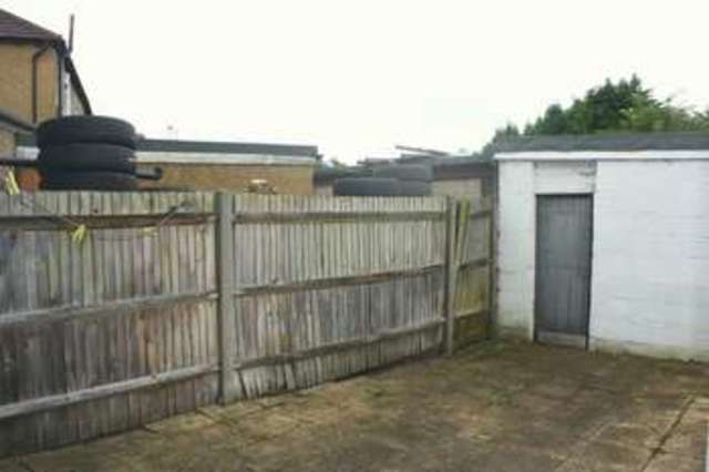  Image of 5 Bedroom Detached  To Rent at Park View Road  Uxbridge, UB8 3LJ