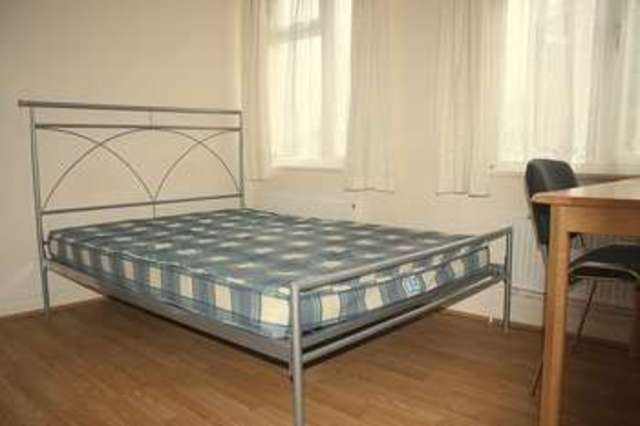  Image of 5 Bedroom Detached  To Rent at Park View Road  Uxbridge, UB8 3LJ