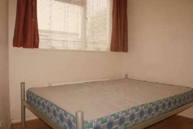  Image of 5 Bedroom Detached  To Rent at Park View Road  Uxbridge, UB8 3LJ