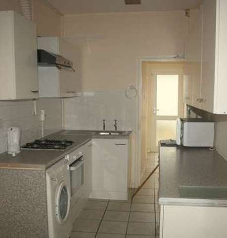  Image of 5 Bedroom Detached  To Rent at Park View Road  Uxbridge, UB8 3LJ