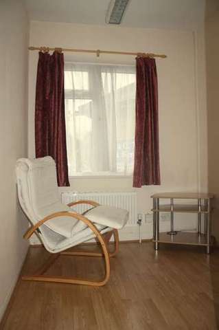  Image of 5 Bedroom Detached  To Rent at Park View Road  Uxbridge, UB8 3LJ