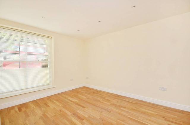  Image of 1 Bedroom Flat  For Sale at Parkfield Road  New Cross, SE14 6QB