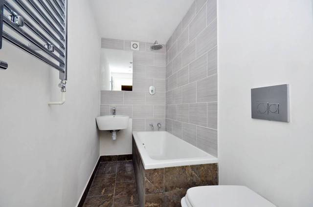  Image of 1 Bedroom Flat  For Sale at Parkfield Road  New Cross, SE14 6QB
