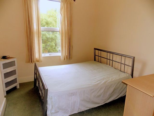 Image of 5 Bedroom Semi-Detached  To Rent at Peartree Avenue  West Drayton, UB7 8DF