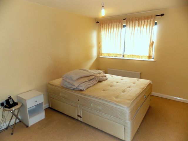  Image of 5 Bedroom Semi-Detached  To Rent at Peartree Avenue  West Drayton, UB7 8DF
