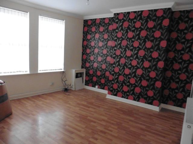  Image of 3 Bedroom Terraced  To Rent at Peel Road  Bootle, L20 4JX