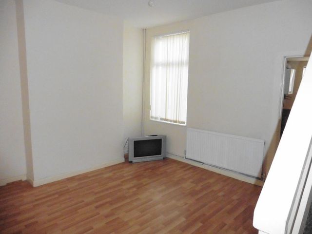  Image of 3 Bedroom Terraced  To Rent at Peel Road  Bootle, L20 4JX