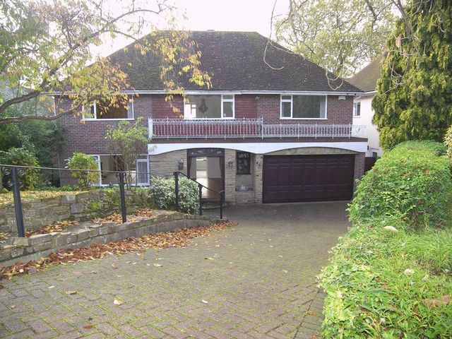  Image of 4 Bedroom Detached  To Rent at Pelhams Walk  Esher, KT10 8QA