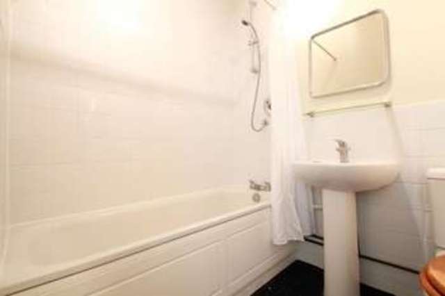  Image of 1 Bedroom Maisonette  To Rent at Ham, TW10 7SL
