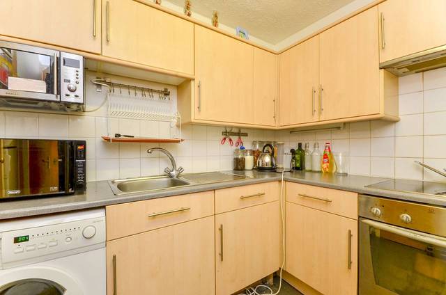  Image of 2 Bedroom Flat  For Sale at Perth Road, Beckenham  Beckenham, BR3 6PP