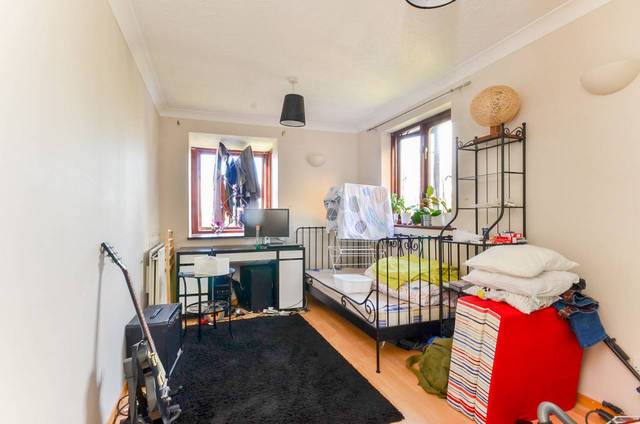  Image of 2 Bedroom Flat  For Sale at Perth Road, Beckenham  Beckenham, BR3 6PP