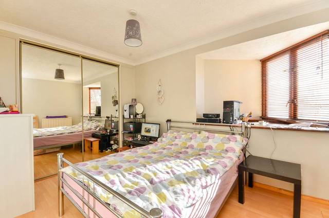  Image of 2 Bedroom Flat  For Sale at Perth Road, Beckenham  Beckenham, BR3 6PP