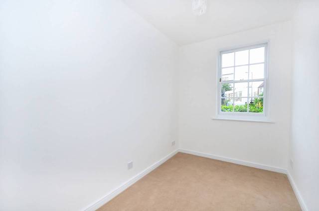 Image of 2 Bedroom Flat  To Rent at Pickering Close  Hackney, E9 7AW
