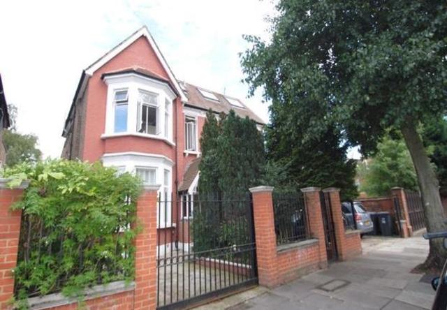  Image of 1 Bedroom Flat  To Rent at Pierrepoint Road  London, W3 9JJ