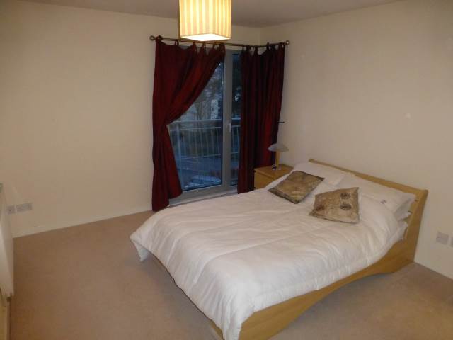  Image of 3 Bedroom Flat  To Rent at Barnton Edinburgh Edinburgh, EH4 8DA