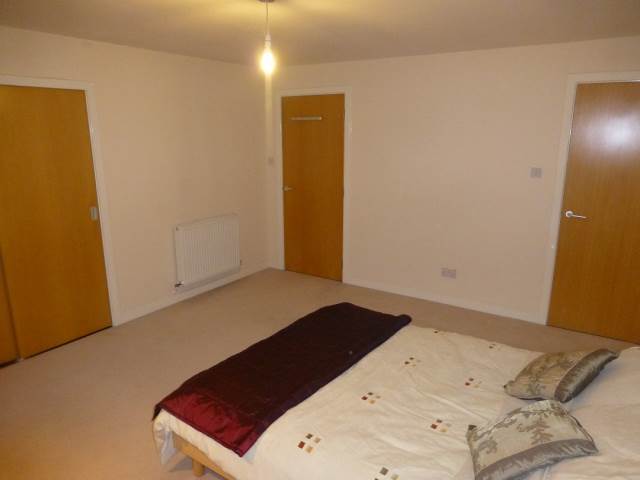  Image of 3 Bedroom Flat  To Rent at Barnton Edinburgh Edinburgh, EH4 8DA
