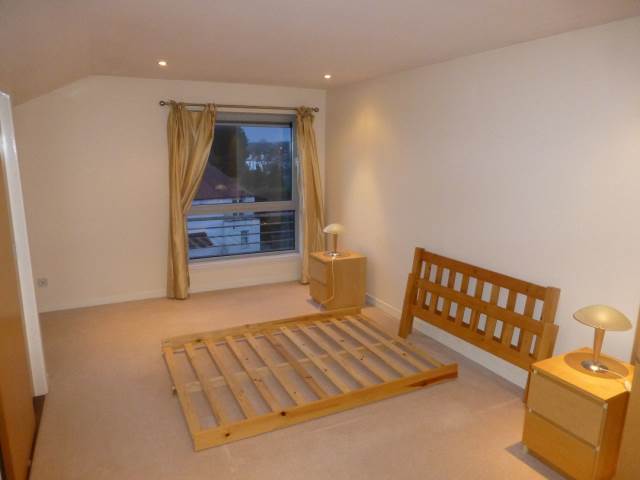  Image of 3 Bedroom Flat  To Rent at Barnton Edinburgh Edinburgh, EH4 8DA