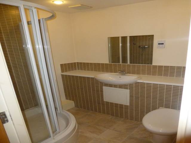  Image of 3 Bedroom Flat  To Rent at Barnton Edinburgh Edinburgh, EH4 8DA