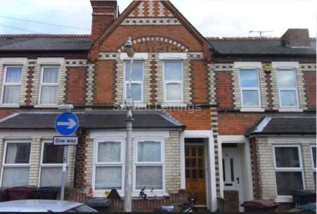  Image of 6 Bedroom Detached  To Rent at Pitcroft Avenue  Reading, RG6 1NH