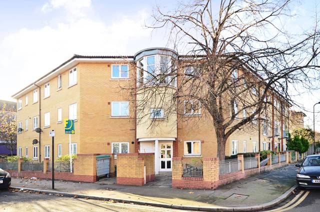  Image of 2 Bedroom Flat  For Sale at Prince Edward Road  Hackney Wick, E9 5LX