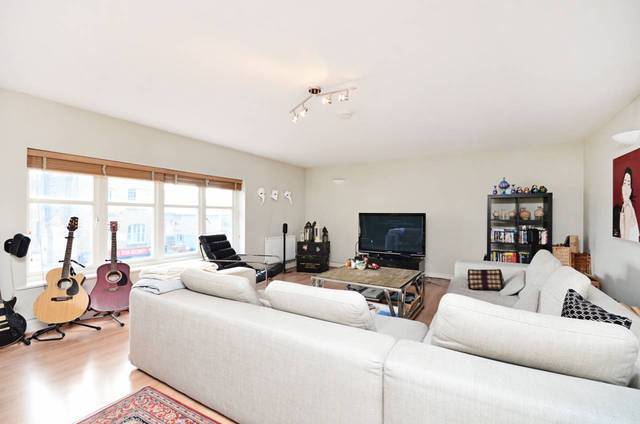  Image of 2 Bedroom Flat  For Sale at Prince Edward Road  Hackney Wick, E9 5NN