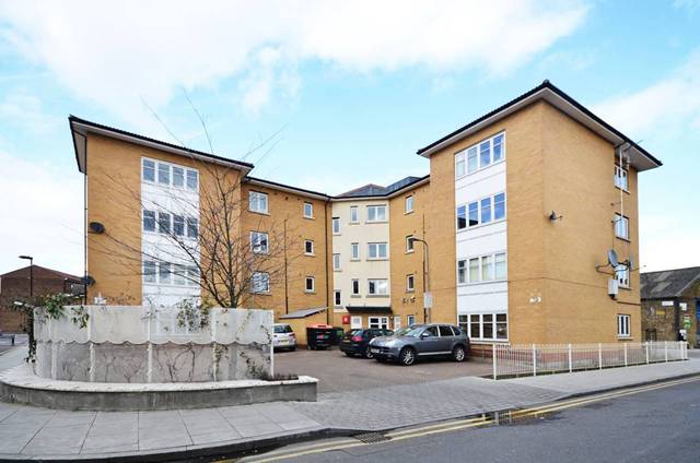  Image of 2 Bedroom Flat  For Sale at Prince Edward Road  Hackney Wick, E9 5NN