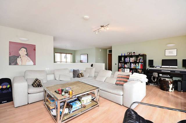  Image of 2 Bedroom Flat  For Sale at Prince Edward Road  Hackney Wick, E9 5NN