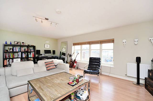  Image of 2 Bedroom Flat  For Sale at Prince Edward Road  Hackney Wick, E9 5NN