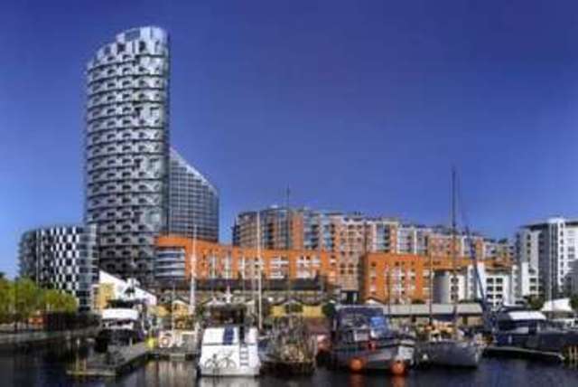  Image of 2 Bedroom Flat  For Sale at Canary Wharf, E14 9DW