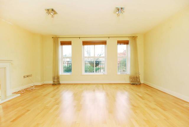  Image of 4 Bedroom Detached  To Rent at Pulteney Close  Isleworth, TW7 6PX