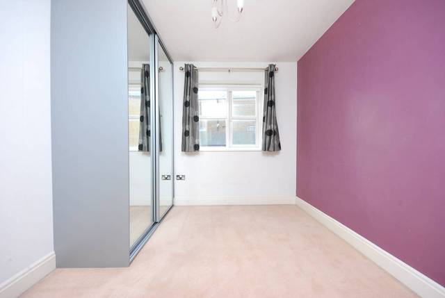 Image of 4 Bedroom Detached  To Rent at Pulteney Close  Isleworth, TW7 6PX