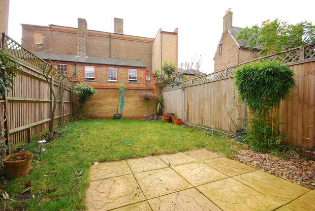  Image of 4 Bedroom Detached  To Rent at Pulteney Close  Isleworth, TW7 6PX