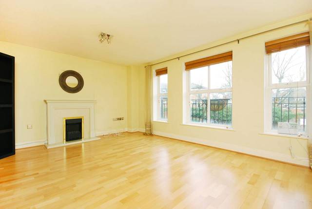  Image of 4 Bedroom Detached  To Rent at Pulteney Close  Isleworth, TW7 6PX