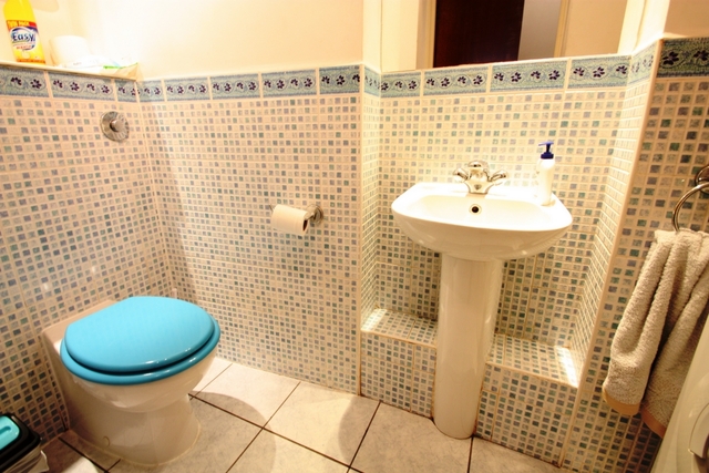  Image of 1 Bedroom Flat  For Sale at Putney Bridge Road  London, SW18 1HU