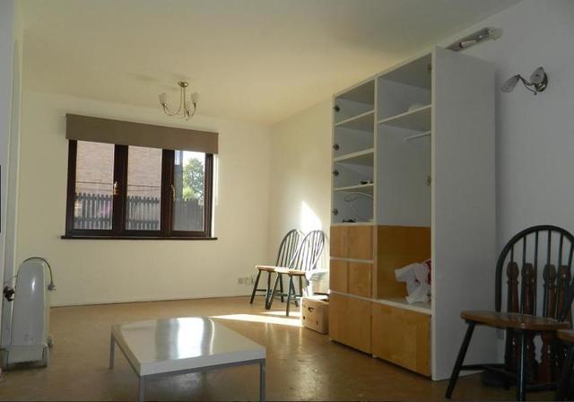  Image of 2 Bedroom Flat  For Sale at Edmonton, N9 9XU