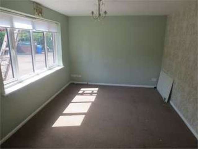  Image of 2 Bedroom Apartment  For Sale at Queens Avenue Leigh on Sea Leigh-on-Sea, SS9 1QT