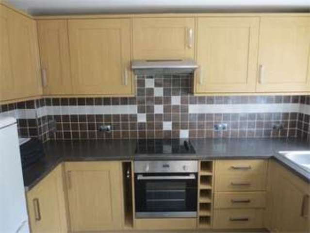  Image of 2 Bedroom Apartment  For Sale at Queens Avenue Leigh on Sea Leigh-on-Sea, SS9 1QT