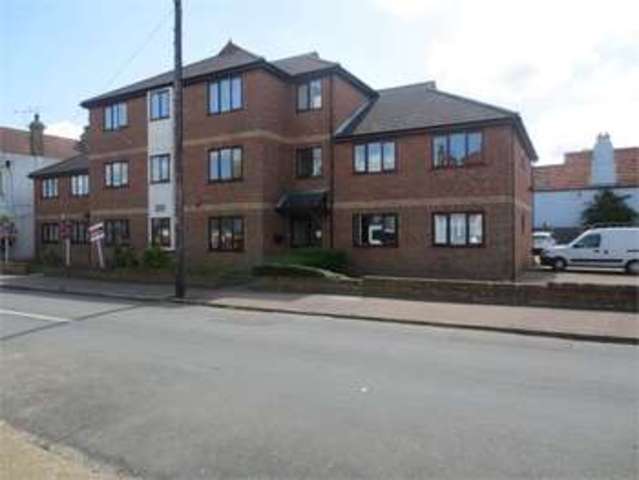  Image of 2 Bedroom Apartment  For Sale at Queens Avenue Leigh on Sea Leigh-on-Sea, SS9 1QT