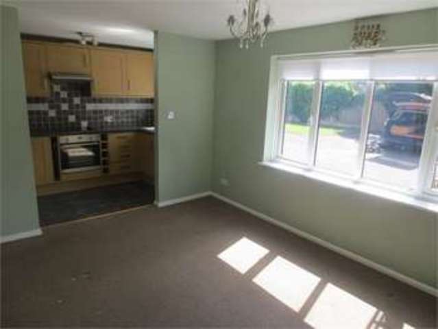  Image of 2 Bedroom Apartment  For Sale at Queens Avenue Leigh on Sea Leigh-on-Sea, SS9 1QT