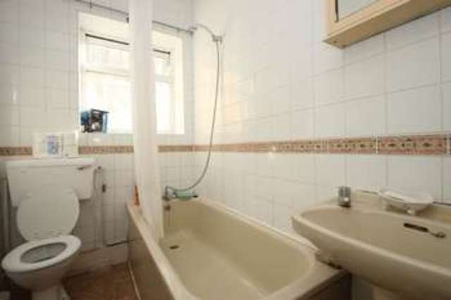  Image of 1 Bedroom Flat  To Rent at Queens Road  London, E11 1BB