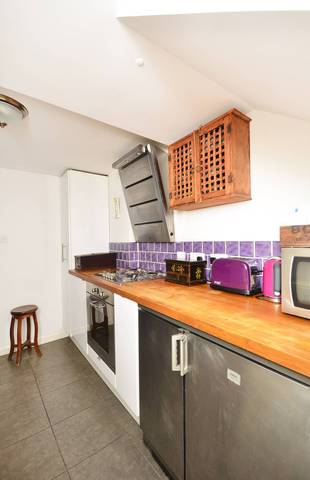  Image of 1 Bedroom Flat  For Sale at Queensdown Road  Hackney Downs, E5 8NN
