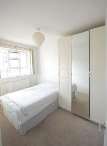  Image of 3 Bedroom Flat  To Rent at Gray Street  Waterloo, SE1 8UY